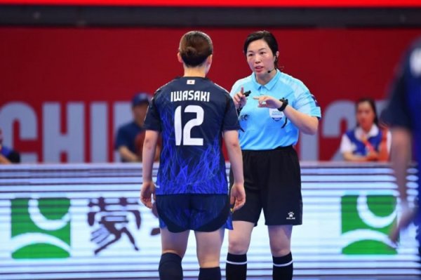 中国评判员将持裁首届女子五东说念主制足球寰宇杯，水平获高度认同
