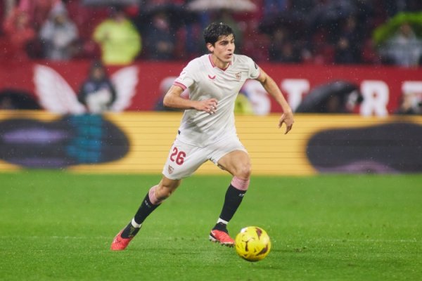 罗马诺：那不勒斯当天络续与塞维利亚商谈胡安卢转会