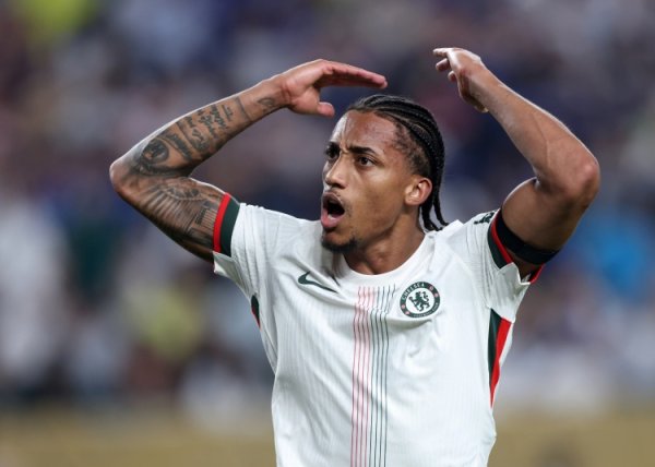 蓝军名宿：佩德罗加盟于今表现很棒，半场绝杀是在对方伤口上撒盐