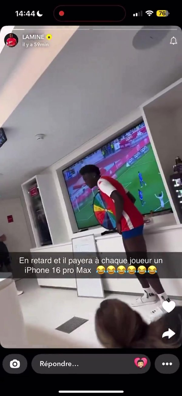 队友乐疯了😂马维萨因迟到被解决摇大转盘，要送每东说念主一台iPhone