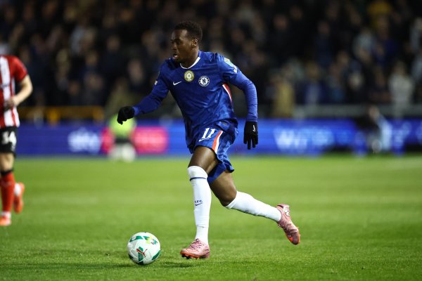 送出助攻，官方：吉滕斯当选切尔西5-1阿贾克斯全场最好球员