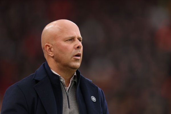 斯洛特：伊萨克和埃基蒂克能一齐上场，但这意味着中场需要重组