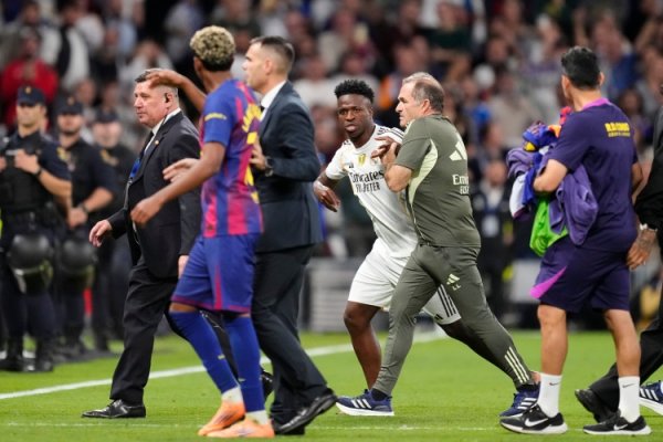 复原国度德比突破：佩德里引爆炸药桶，亚马尔两度被指示话太多！