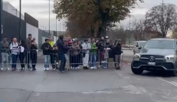 将至当天签约并官宣！迪马：斯帕莱蒂已抵达尤文推行基地