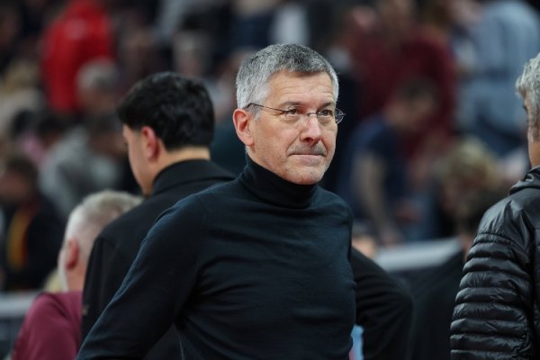 记者：拜仁周日开会员大会，海纳瞻望连任但球迷或再说起批说书题