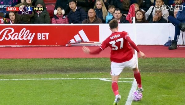 戴奇气炸！曼联进球的角球“莫须有”！慢镜头露馅丛林控球未出界