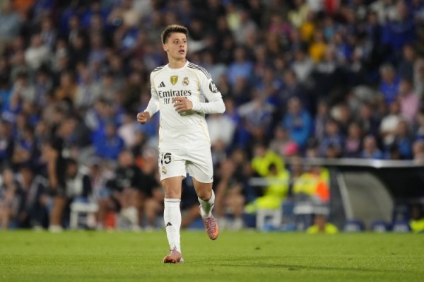 记者：居莱尔脚踝狭窄受伤，皇马有计划到已三球跨越决定换下他