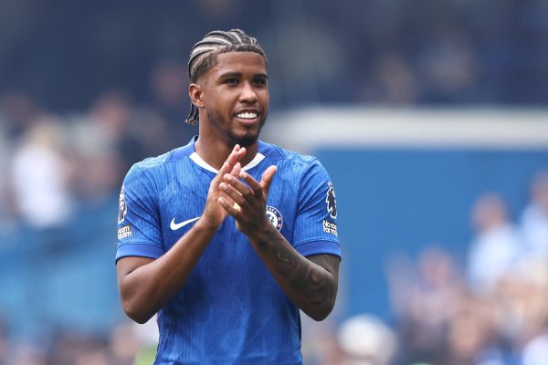 安德烈-桑托斯：未必我得帮埃斯特旺翻译 我能踢6号位和8号位