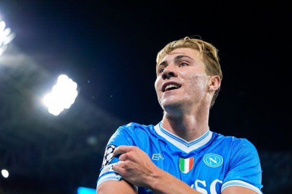 意媒剪辑：霍伊伦深受球迷宽贷，孔蒂激勉球员的方法让他很感奋