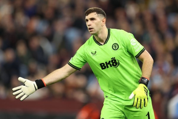 👀邮报：大马丁副队长职务被劫夺，这可能与转会曼联失败运筹帷幄