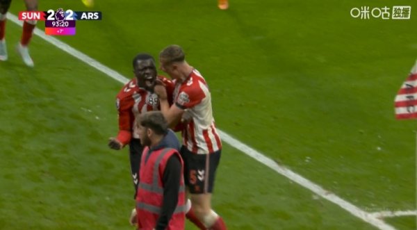 阿森纳被绝平！布罗比补时精彩侧勾破门扳平，拉亚出击未扑到