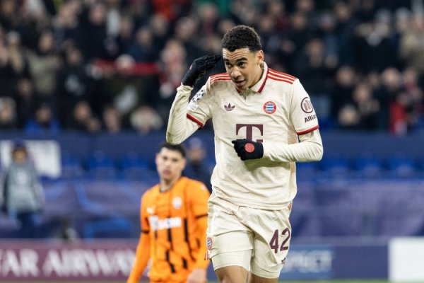 记者：戴维斯、伊藤洋辉展望12月复出，穆西亚拉还需要四至八周