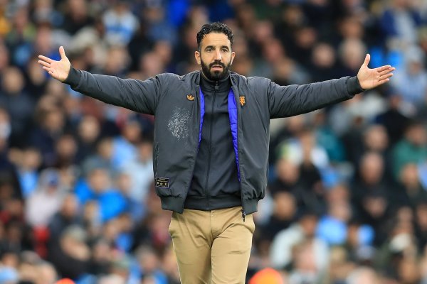 小吧译言家|阿莫林曼联首年：强横言辞震悚更衣室，三后卫惹争议