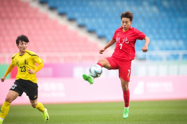 湖北女足第一次闯入全运会决赛，王霜郁勃落泪：点球没压力！
