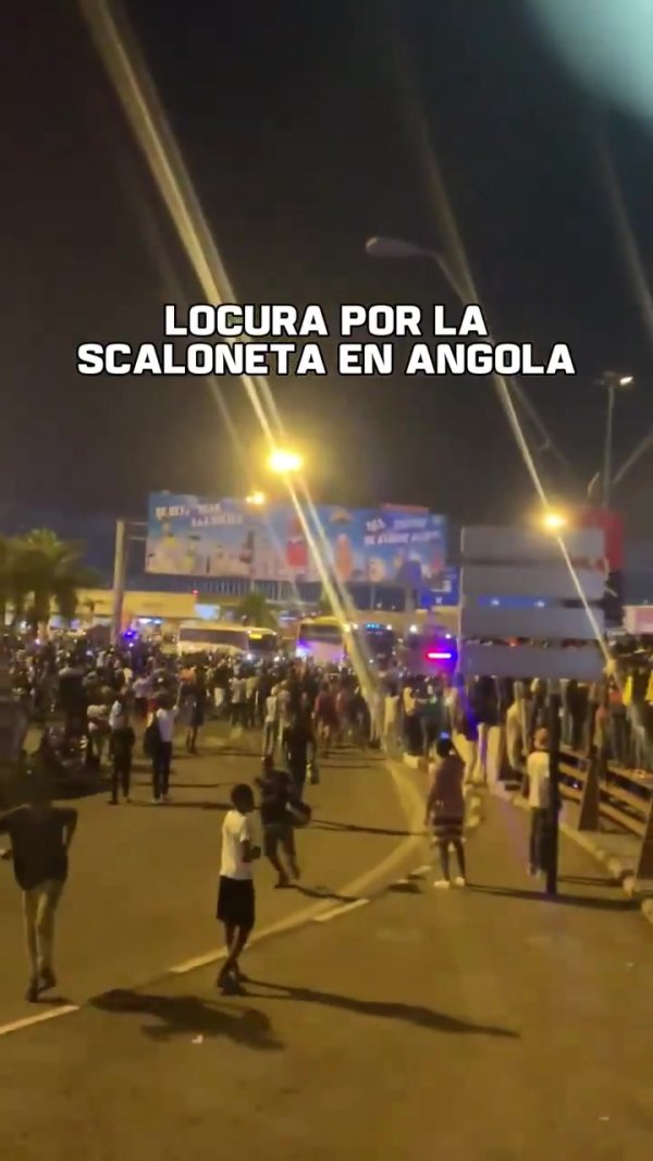 局面太纵容！稠密安哥拉球迷高呼“梅西”，浓烈接待阿根廷队