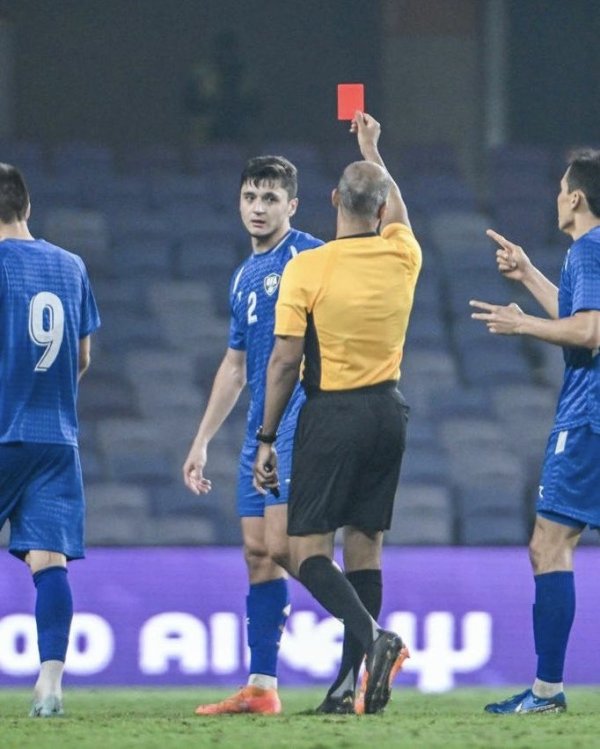 🟥卡帅还得教！21岁胡桑诺夫填坑飞铲吃直红，糊口135场第2红