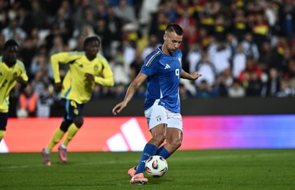 迪马济奥：卡马达为意大利U21队1传1射 随后受伤离场需进一步查验