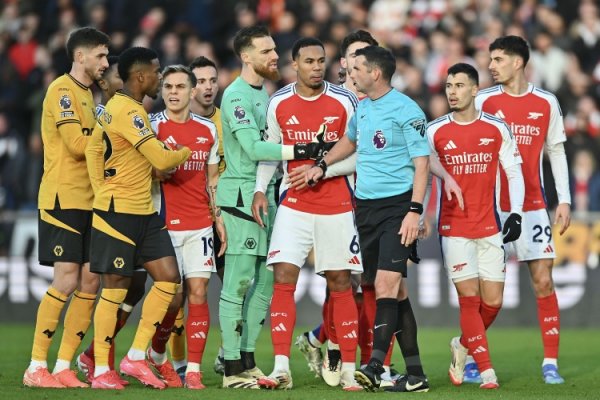 奥利弗英超共王法阿森纳62场：枪手31胜13平18负+获5点球109黄8红