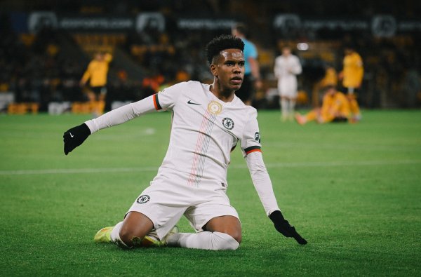 世体：埃斯特旺曾暗意梦念念效用巴萨，他是球队赤诚粉丝