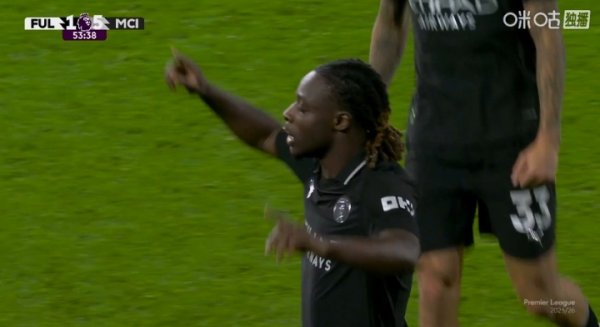 火力全开！富勒姆后场被断，多库精彩兜射破门本场完成传射
